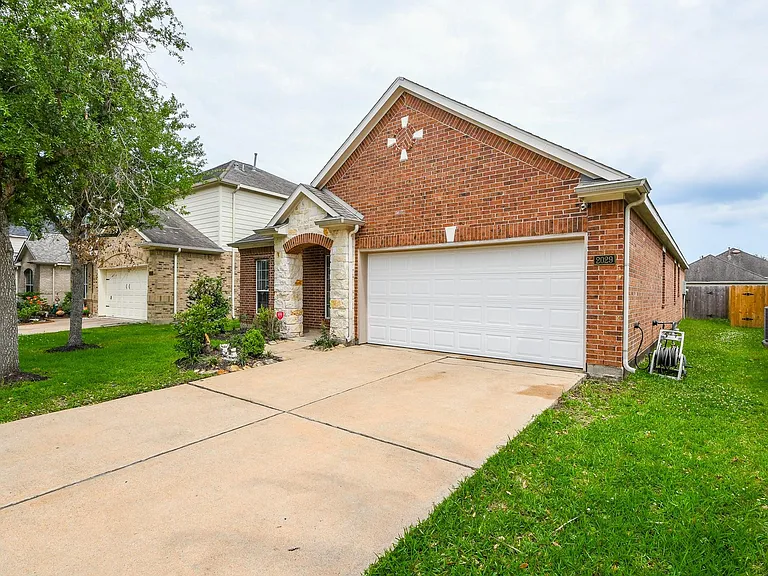 2029 Creek Run Dr — Photo 2