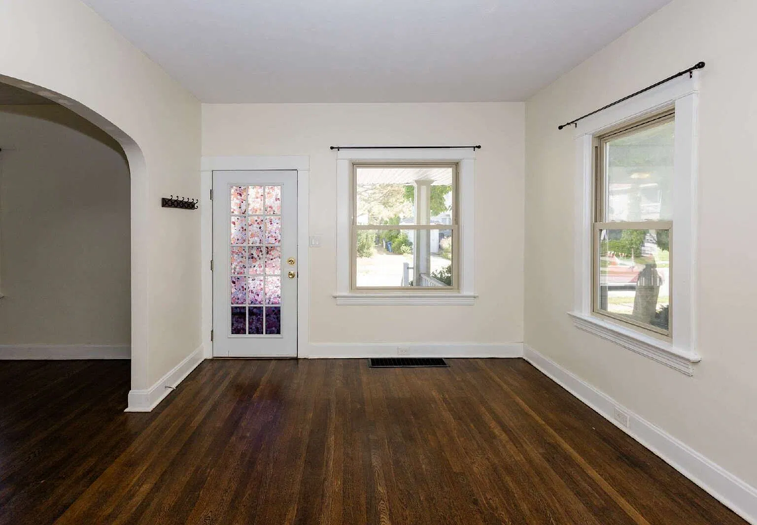 3 bed, 1.0 bath, 1226 sqft, $1,975 — Photo 3