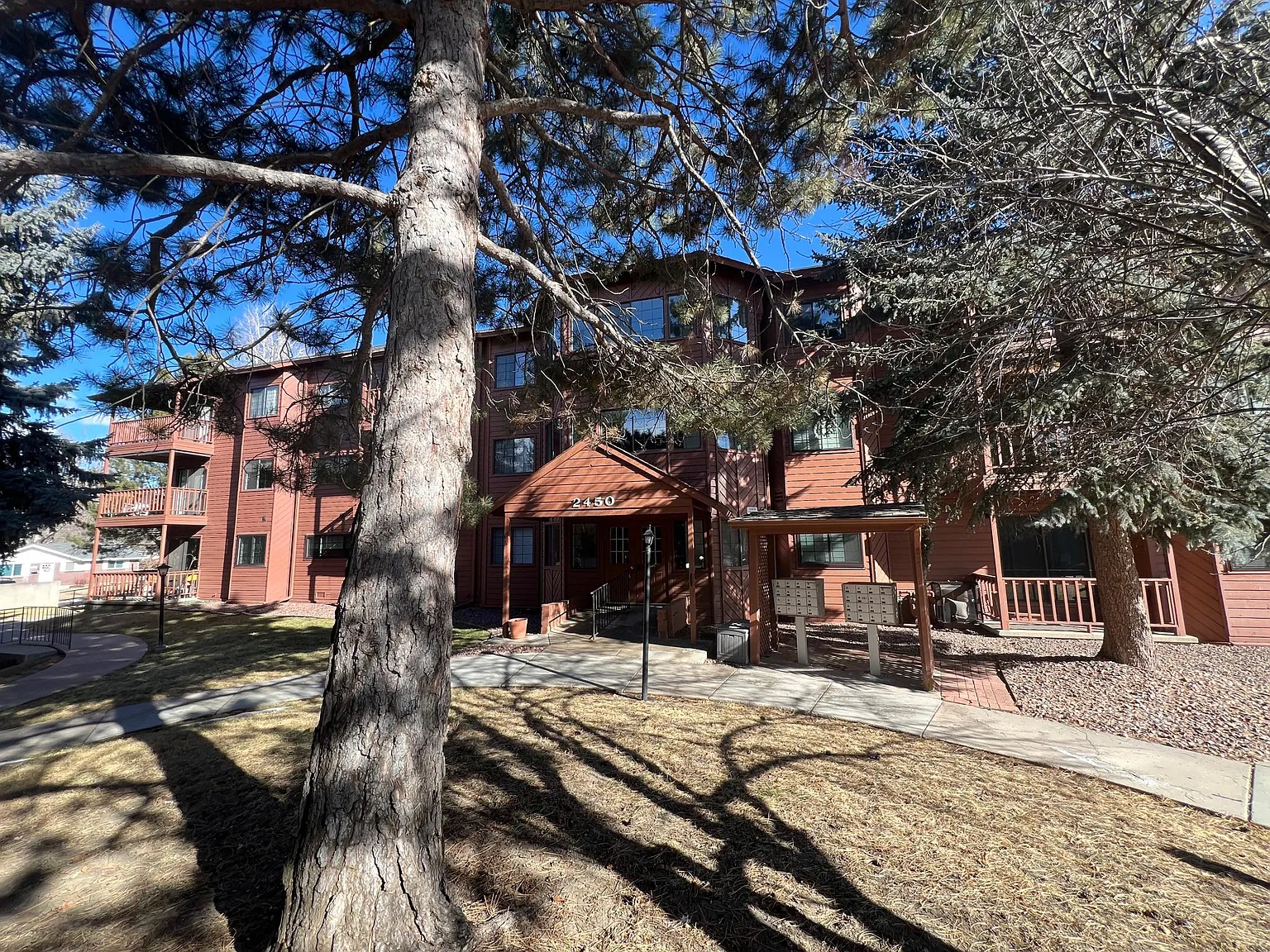 2 bed, 1041 sqft, $1,550 — Photo 1