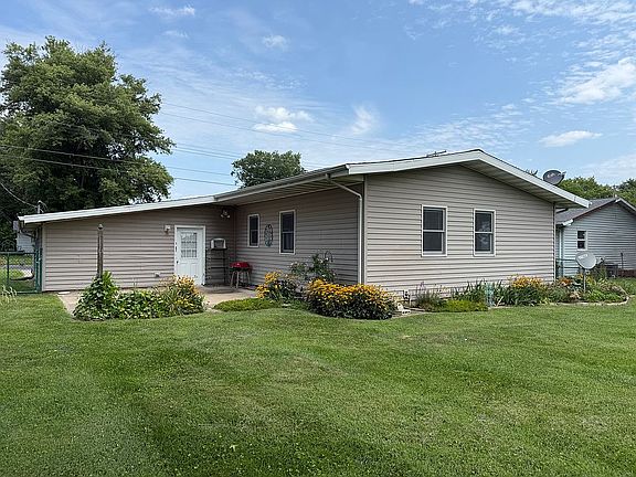 4th image of 903 Holiday Dr