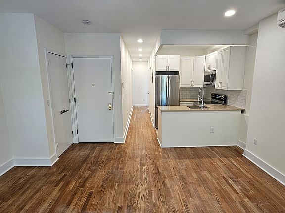 3rd image of 220 17th St APT 3