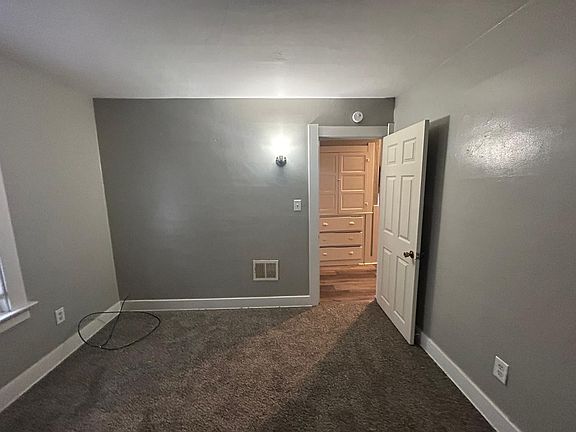 4th image of 446 Danberry St