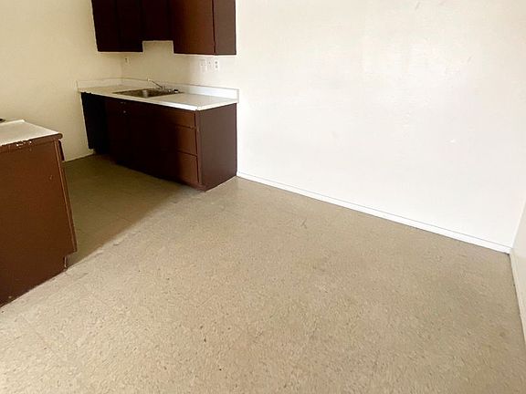 3rd image of 2315 N Jefferson St #12