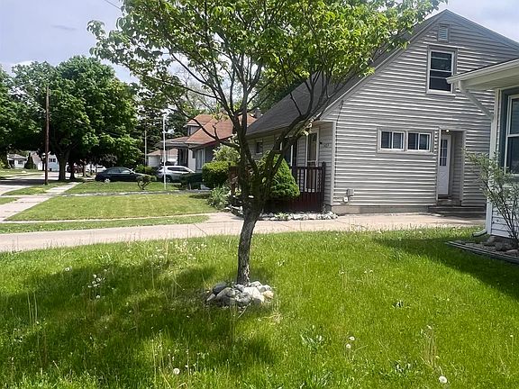 5th image of 1433 Acacia St