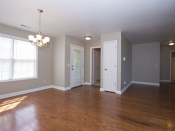 4th image of 308 Ravens Crest Dr