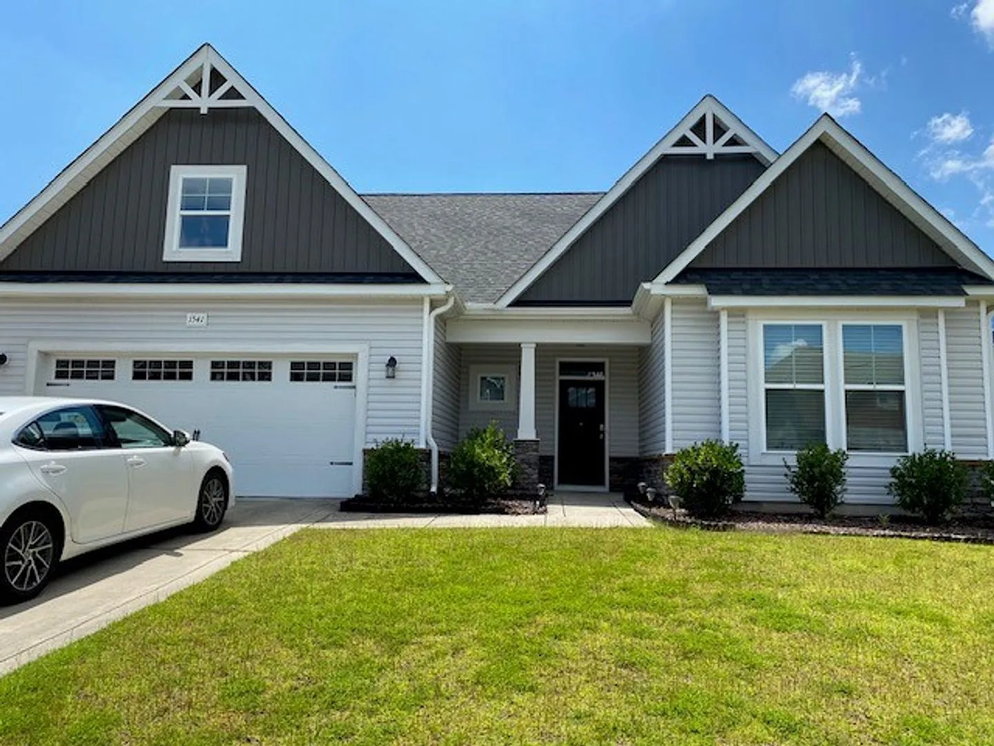 Welcome to this stunning 3 bedroom, 3 bathroom home located in the desirable Wilmington, NC area. — Photo 3