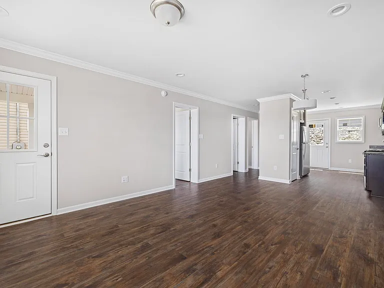 103 Elliott And Scott Cir #7 — Photo 3