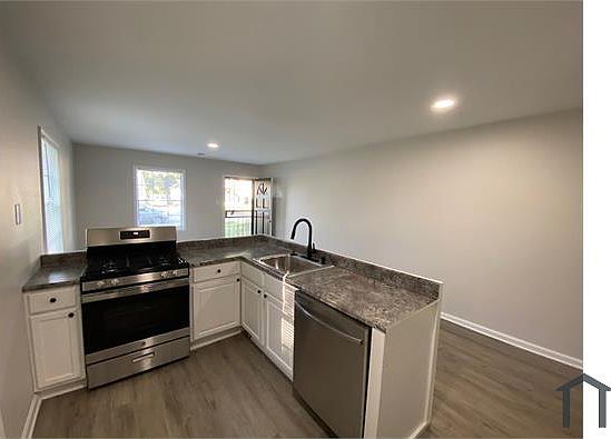3rd image of 1311 Snowden Ave #1