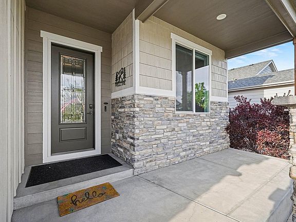 5th image of 250 Sutherland Dr