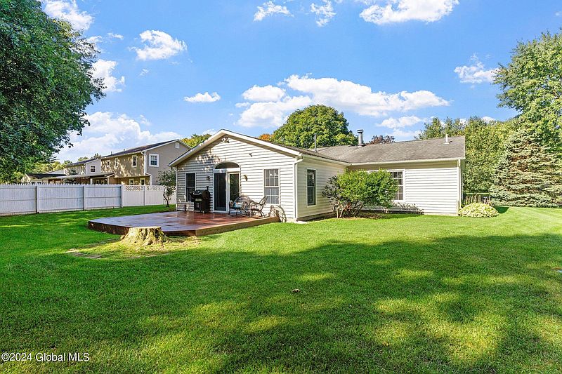 4th image of 1022 Laural Lane