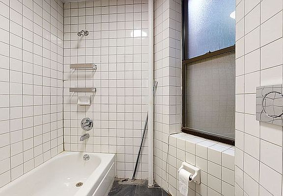 4th image of 230 E 87th St APT 4D