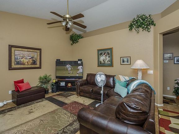 004_Family Room