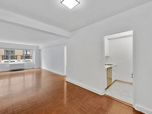 3rd image of 136 E 55th St APT 8