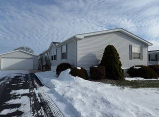 4 Cynthia Ln, Beecher, IL 60401