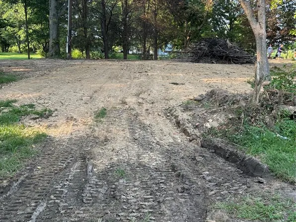 22038 N Post Oak Ln, Walnut Hill, IL 62893