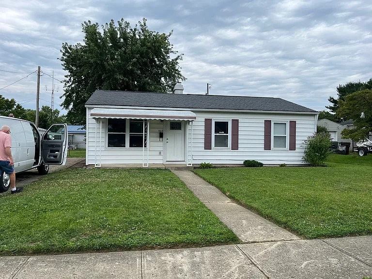 360 Avon Dr — Photo 2