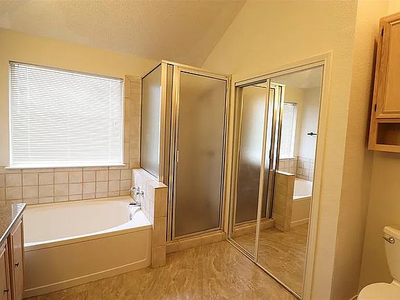 4th image of 1101 Valley Branch Dr