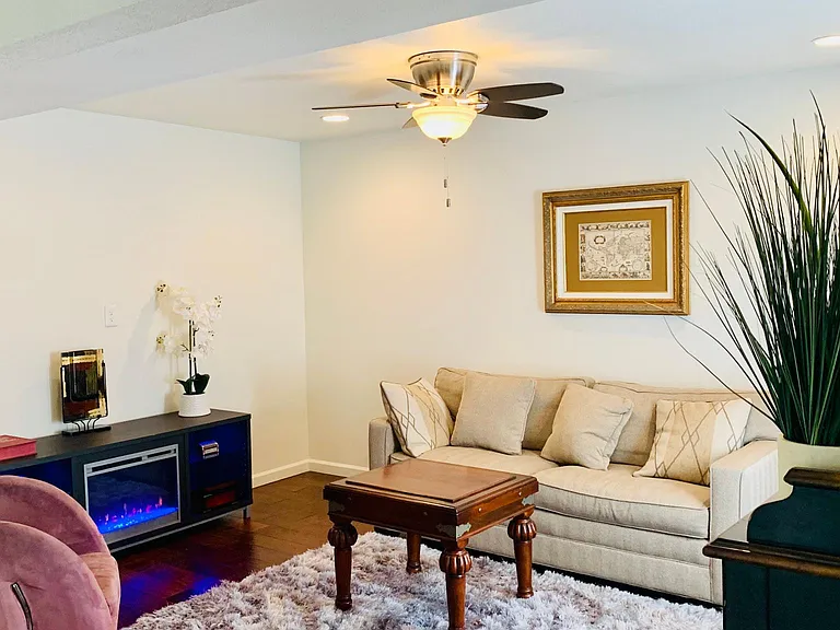 2828 N 61st Pl — Photo 32