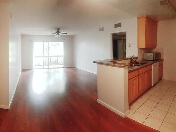3rd image of 23515 Lyons Ave Unit 113