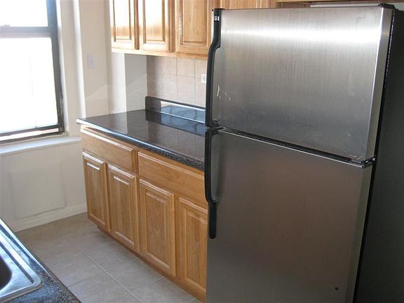 2nd image of 1565 Thieriot Ave APT 5J