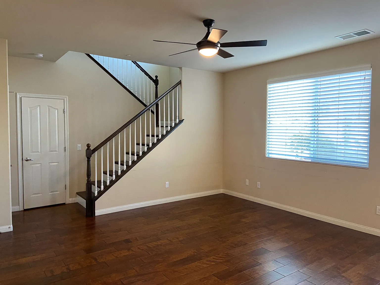 4 bed, 2.5 bath, 2116 sqft, $2,875 — Photo 4