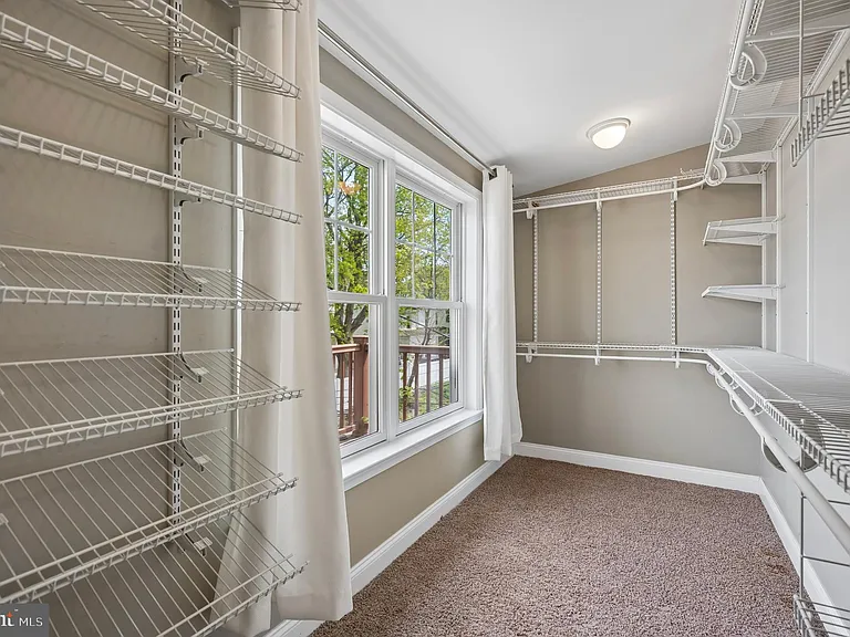 447 Dupont St — Photo 22