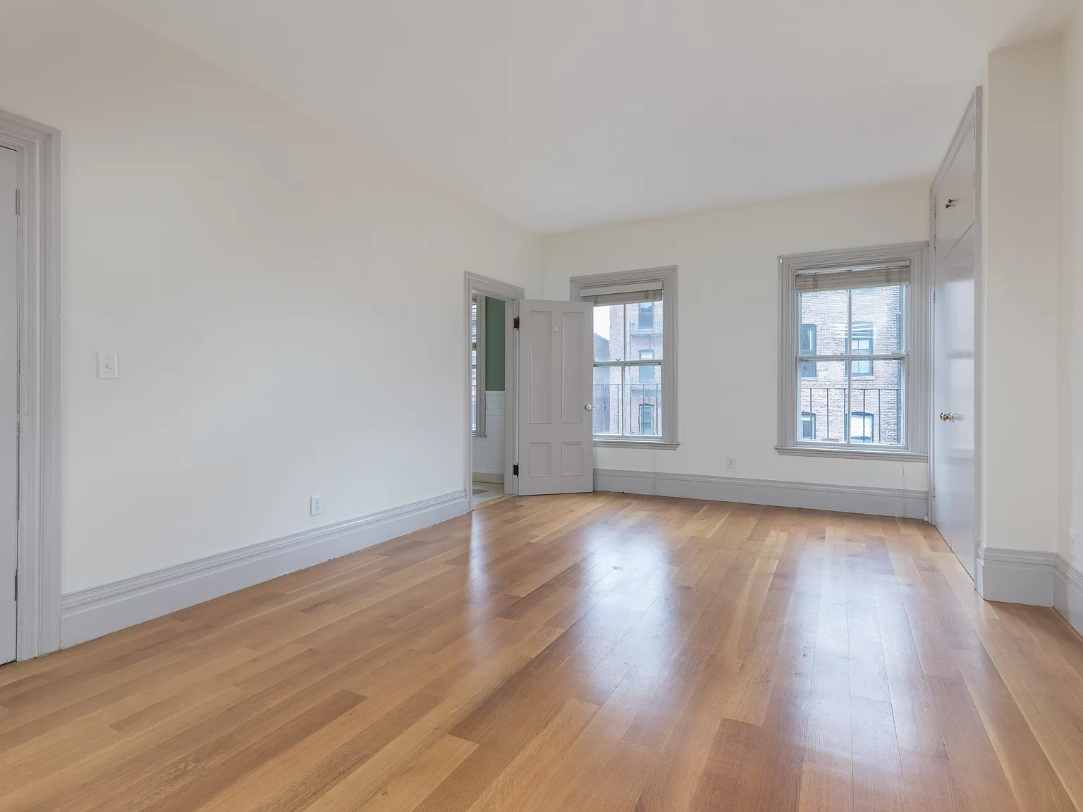 2 bed, 600 sqft, $3,800 — Photo 2