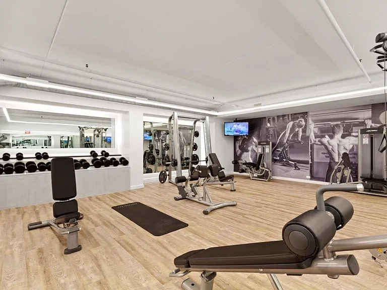 24-hour fitness center free weights