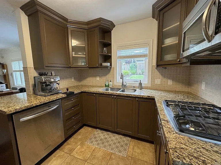 5 Lanbrooke Ave — Photo 3