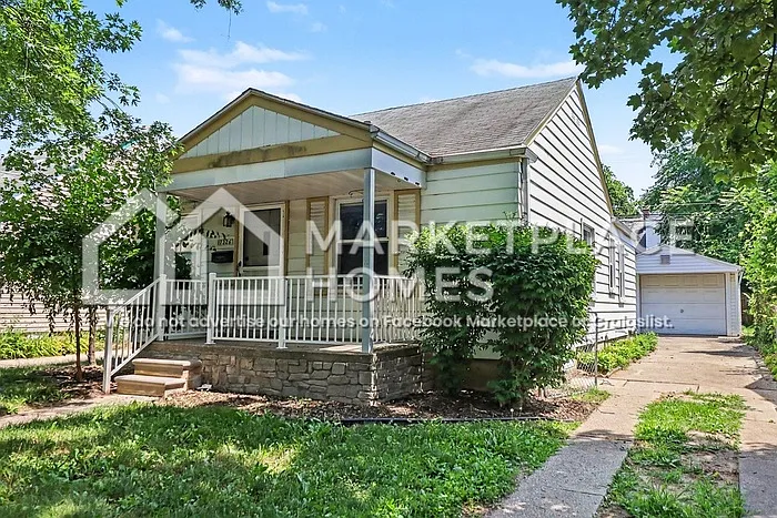 17326 Garfield — Photo 2