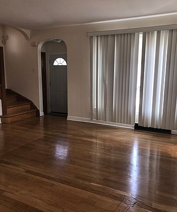 3rd image of 7758 S Hoyne Ave