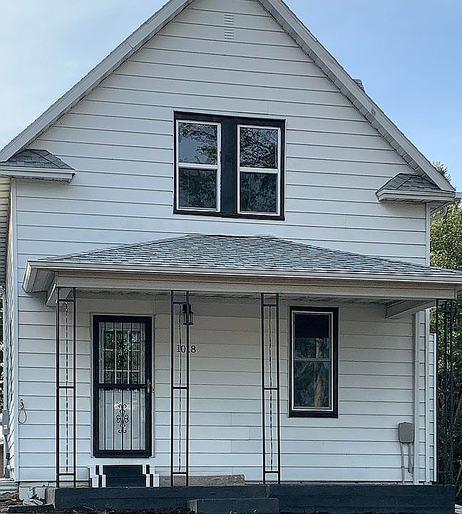 Cozy 3 Story: Move in Ready!