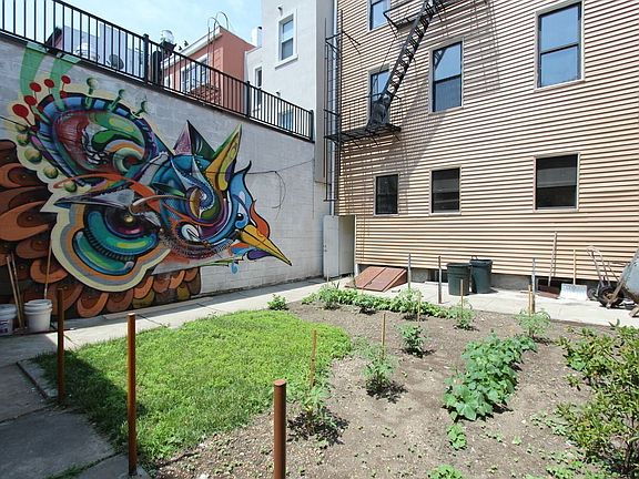 5th image of 173 Bedford Ave #Rear2