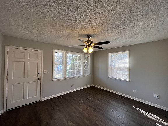 2nd image of 432 Bragg Ave