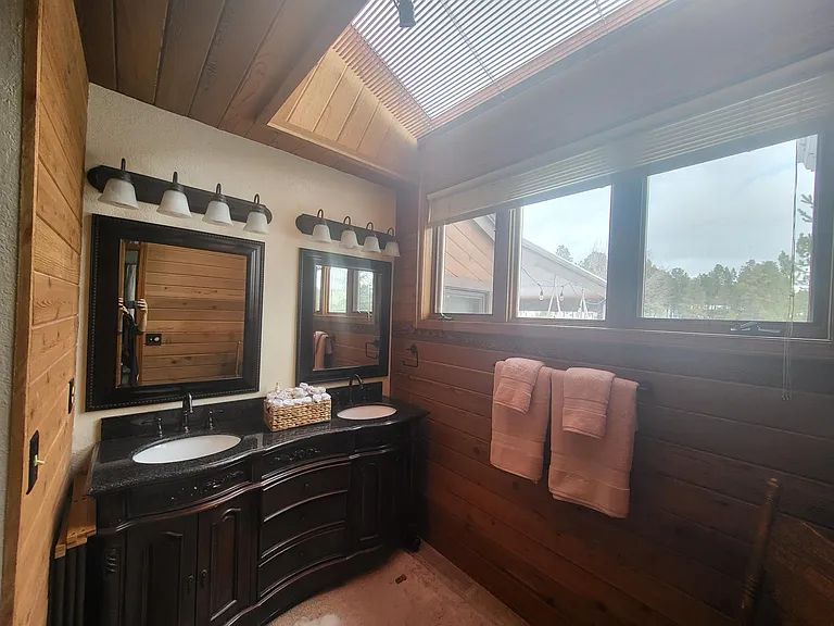 1261 N Edgewood St — Photo 26