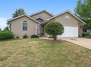 615 Ashford Dr NE, Cedar Rapids, IA 52402