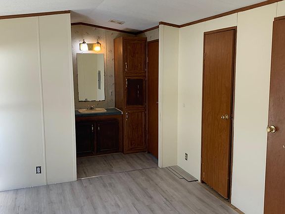 3rd image of 5306 Elaine Dr #H