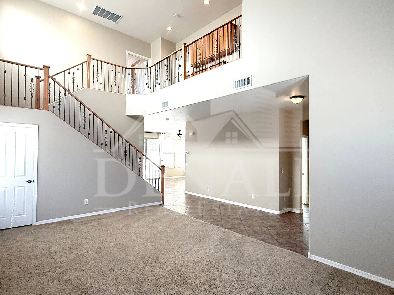 4 bed, 2.5 bath, 2211 sqft, $2,595 — Photo 2