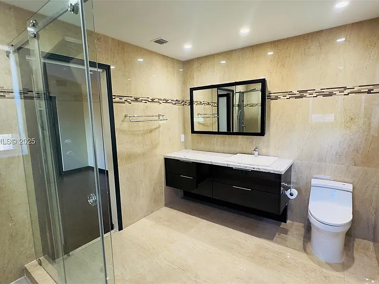 1094 Redwood St #1094 — Photo 37