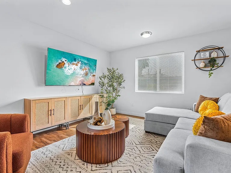 122 N Rowan Ave — Photo 44