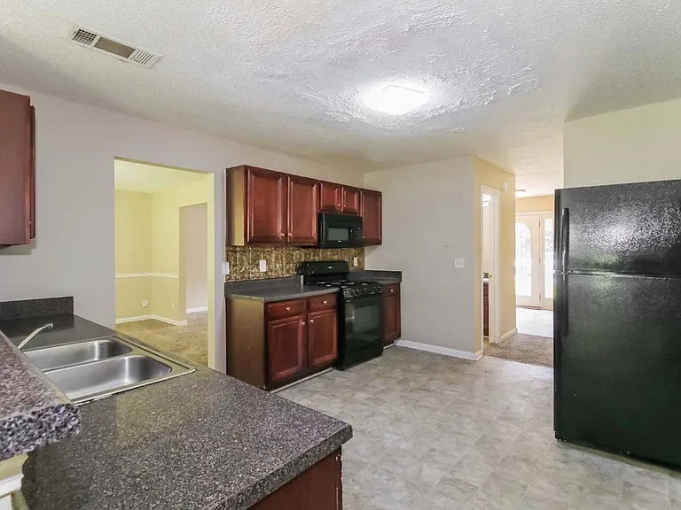 6849 Fireside Ln — Photo 7
