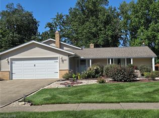5411 Harleston Dr, Lyndhurst, OH 44124