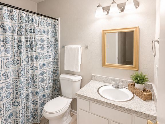 2nd image of 2434 Louise St #1