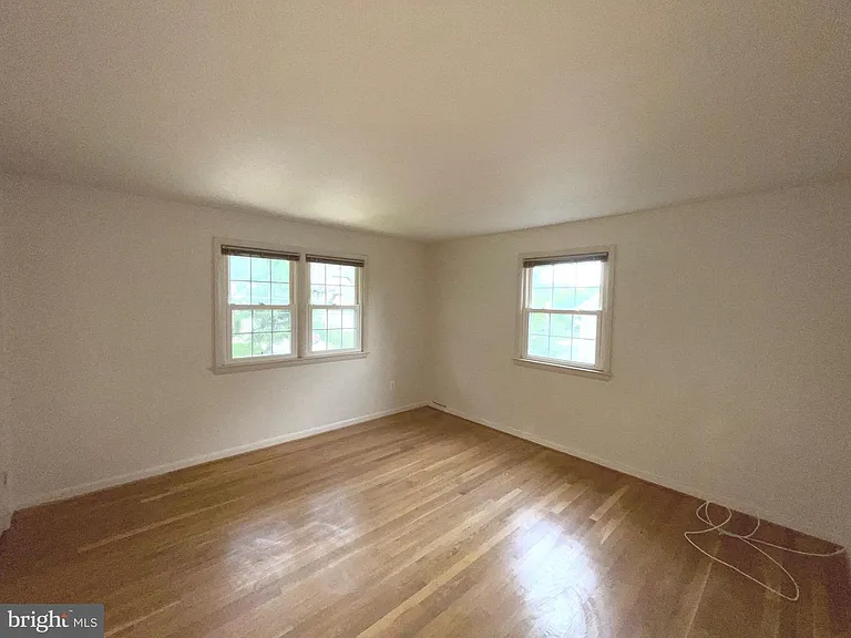 6933 Tyndale St — Photo 25