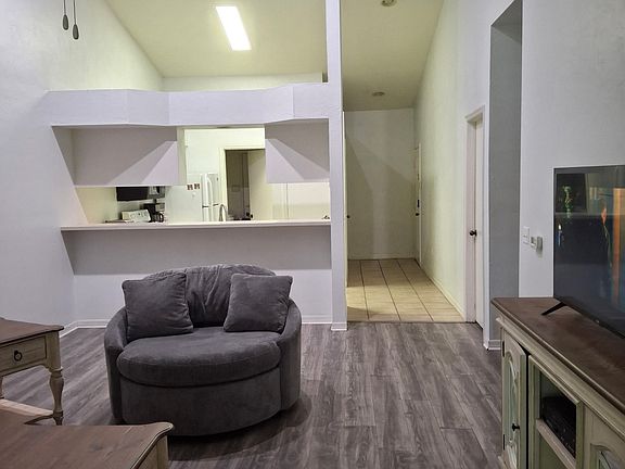 4th image of 4700 SW Archer Rd APT 32
