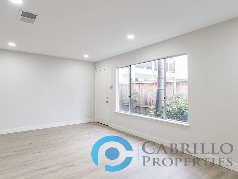 4776 Bancroft St — Photo 4