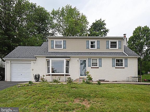 2nd image of 87 Hellberg Ave