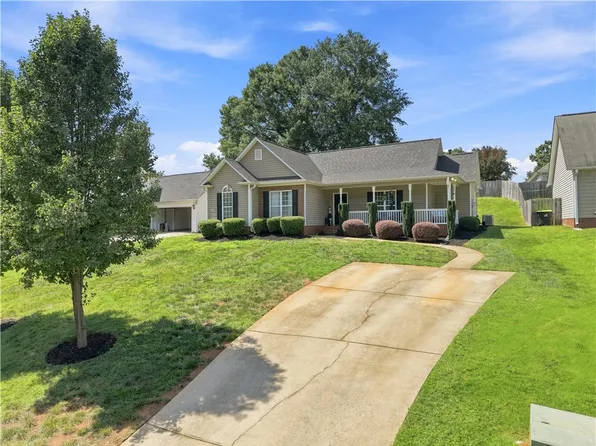 241 Cool Water Ct, Boiling Springs, SC 29316