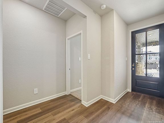 4th image of 11519 Mustang Grove