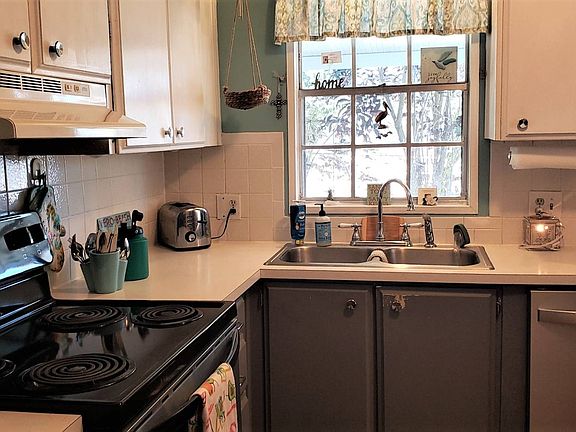 3rd image of 304 Heritage Blvd